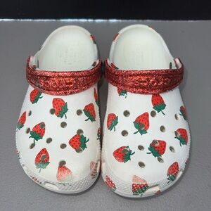 CROCS strawberry SZ- C 11